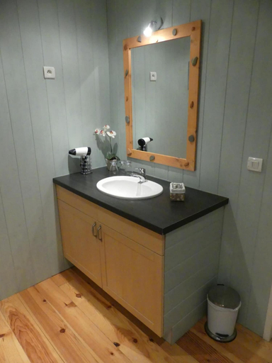 Bathroom 5, Les Gragniotes, Aude