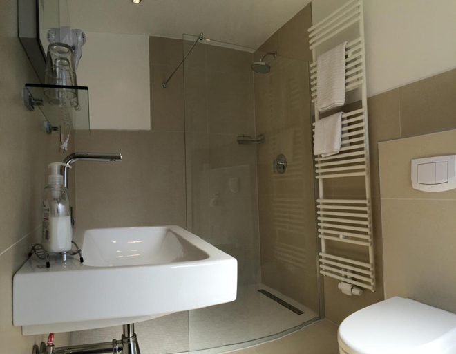 Bathroom 4, Garten Hotel Bonn, Bonn