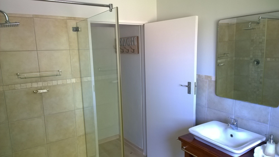 Bathroom 4, Theebos Anneline's Self Catering Apartments, City of Cape Town