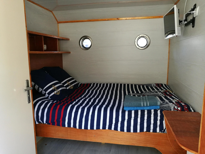 Bedroom 3, Remorqueur Arzmael, Morbihan