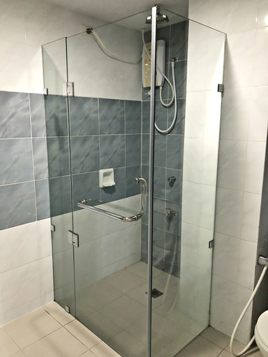 Bathroom 3, Ninong's Hotel, Legazpi City