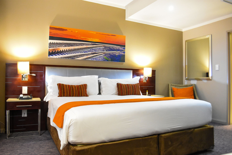 Bedroom 4, Cresta Mahalapye Hotel, Machaneng