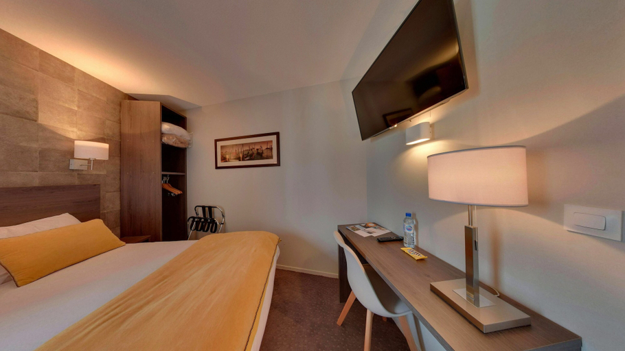 Bedroom 5, Hotel Acadie Villebon-sur-Yvette, Essonne