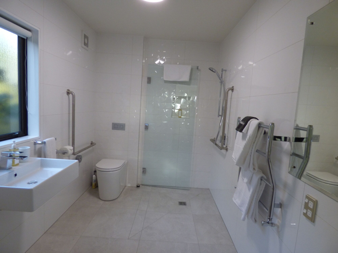 Bathroom 5, Rimu Lodge, Westland