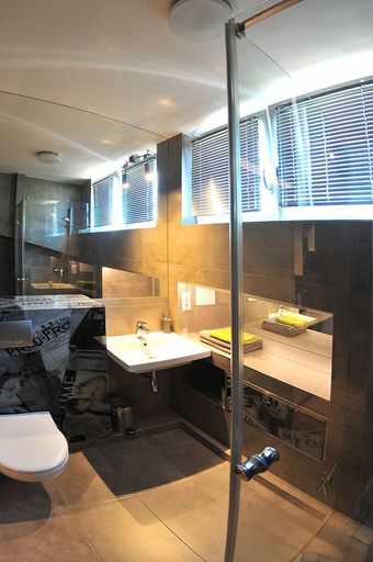 Bathroom 4, Alder Apartments, Kraków City