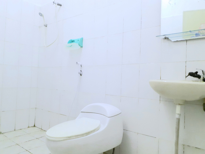 Bathroom 2, Almira Homestay near Airport - Hostel, Jambi