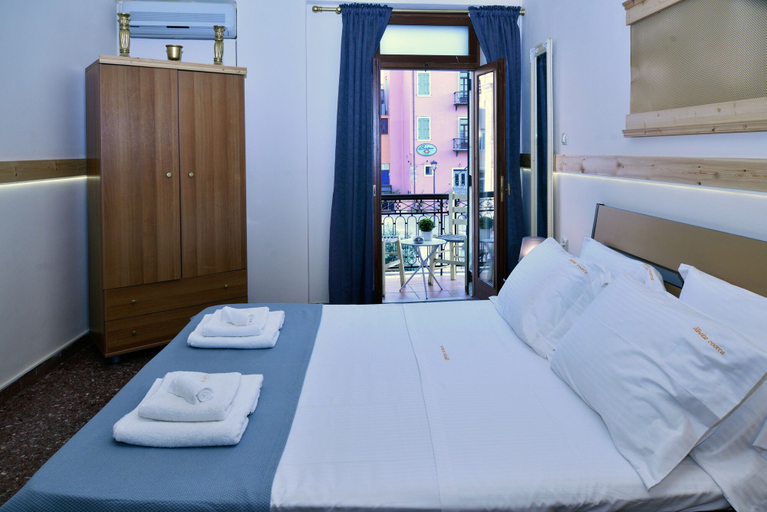 Bedroom 3, Nikolas Rooms, Crete