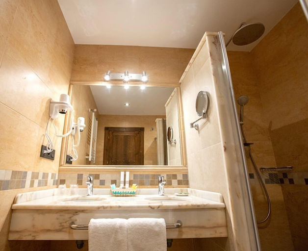 Bathroom 3, Hotel Cerro la Nina, Asturias
