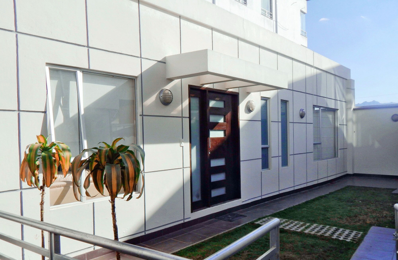 Exterior & Views