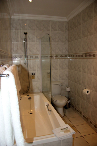 Bathroom, MontMartre Chalets and Guest House, Cape Winelands