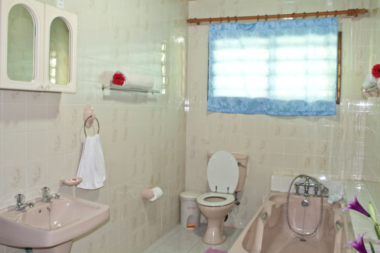 Bathroom 4, Villa de Roses