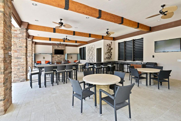 Food & Drinks, Amazing 6bds Single Home With Private Pool St7040, Polk