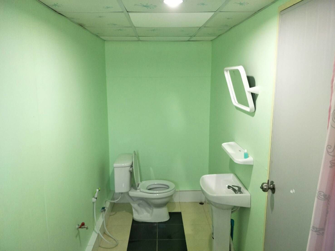 Bathroom 3, Golden Dragon Resort, Muang Kanchanaburi