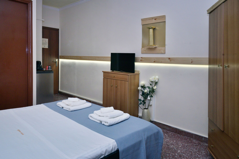 Bedroom 2, Nikolas Rooms, Crete