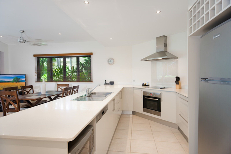 Others 5, Peponi 2 - Beachfront Apartment, Cairns