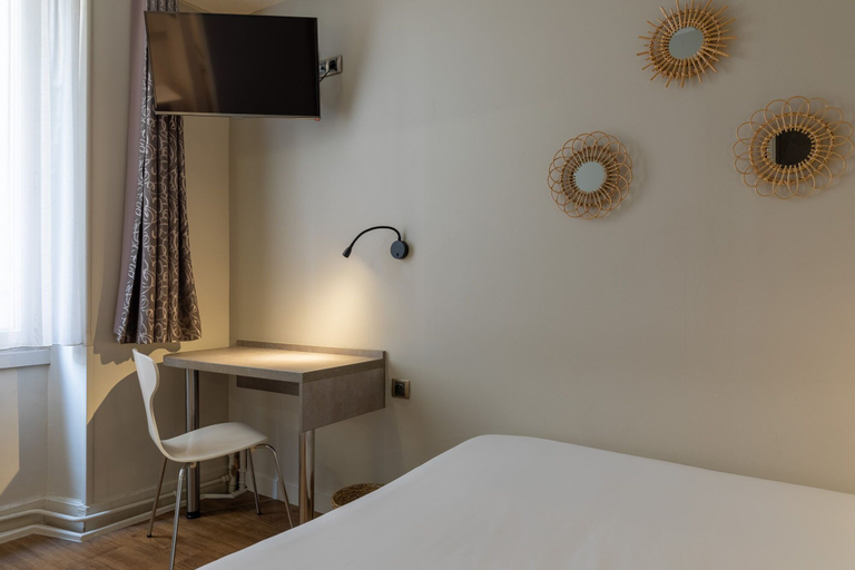 Bedroom 3, 1924 Hotel, Isère
