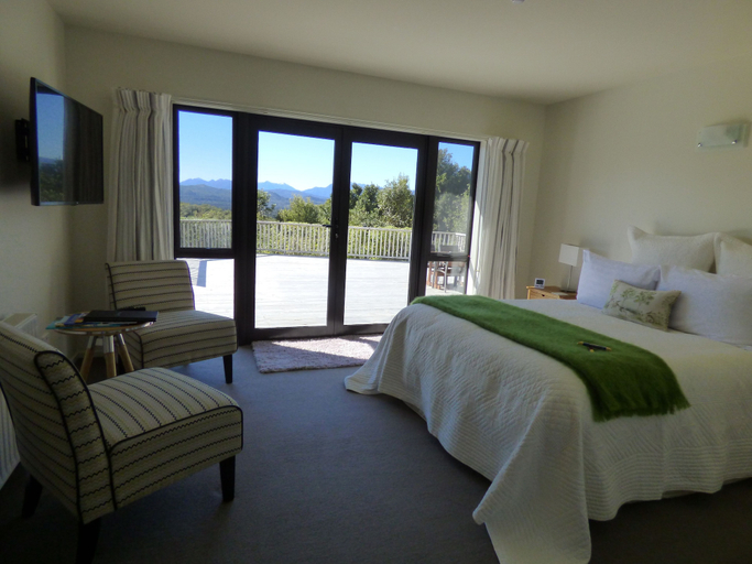 Bedroom 4, Rimu Lodge, Westland