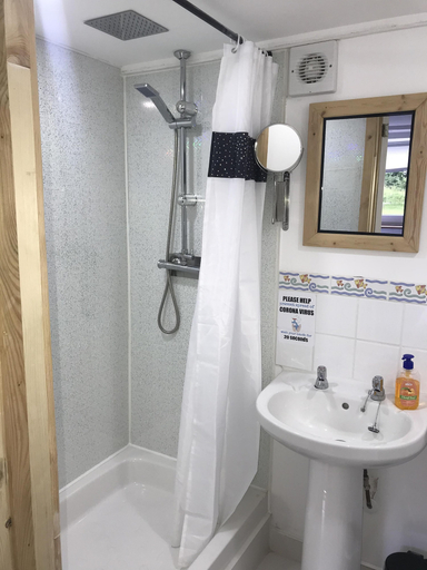 Bathroom 4, Barton Gate Farm Guesthouse, Devon