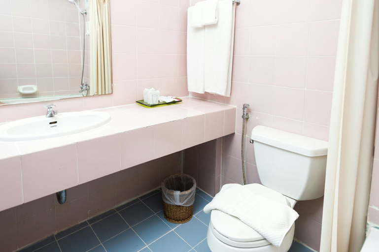 Bathroom 4, River Kwai Hotel, Muang Kanchanaburi