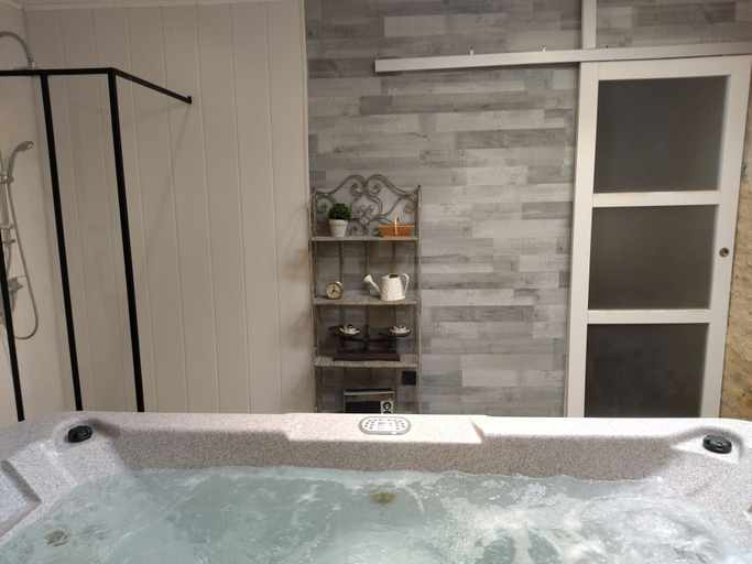Bathroom, Gite Sud Deux Sèvres, Deux-Sèvres