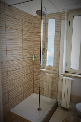 Bathroom 4, Central Apartments, Crotone