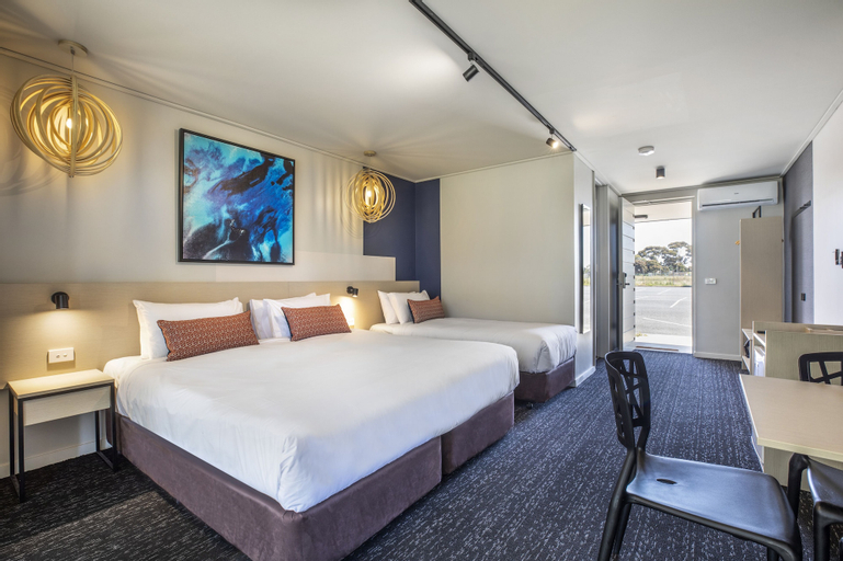 Nightcap at Gateway Hotel, Corio - Inner
