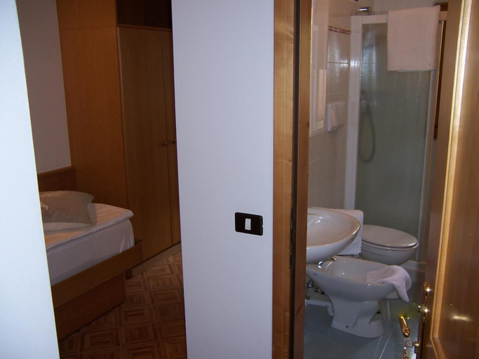 Bathroom 4, Alpen Hotel Rabbi, Trento