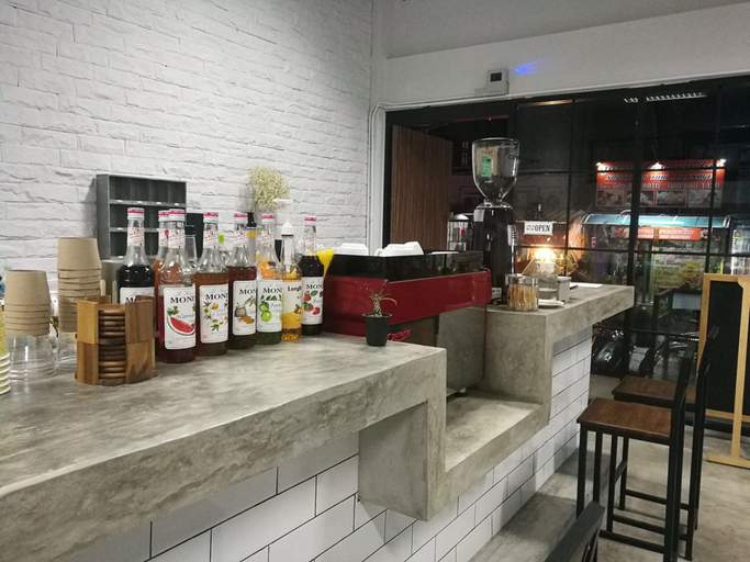 Food & Drinks 4, Backpack Station - Hostel, Wattana