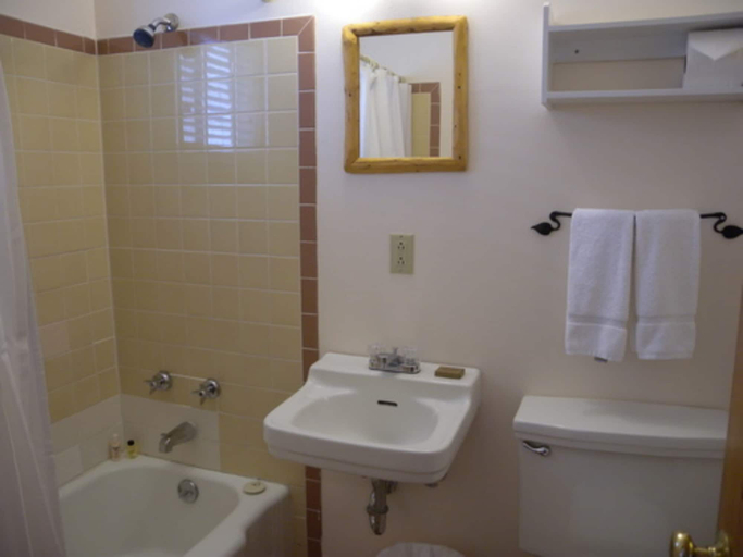 Bathroom 5, Redstone Cliffs Lodge, Pitkin