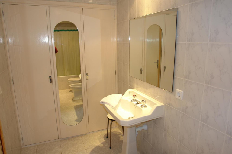 Bathroom 5, Hostal San Francisco, Baleares