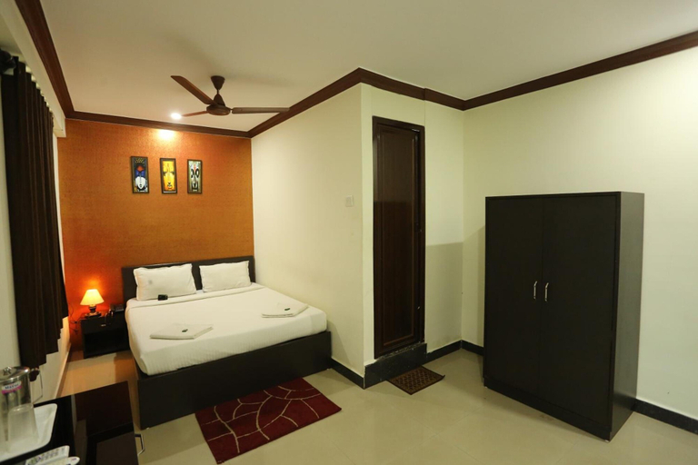 Bedroom 4, Motel La Grandeur, North Goa