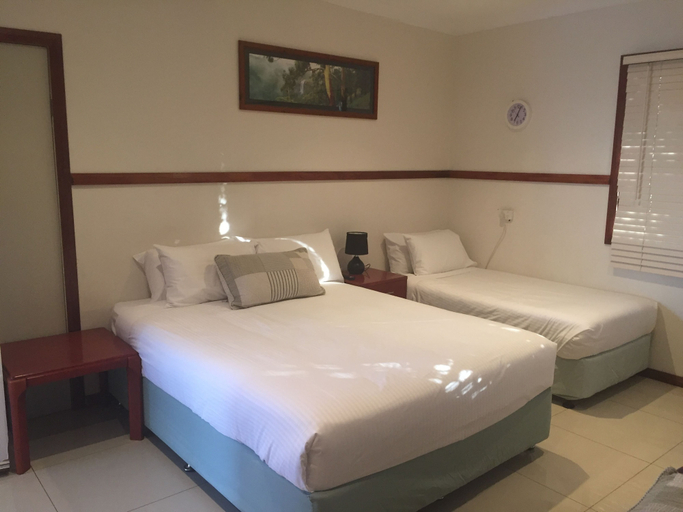 Bedroom 2, Across Country Motor Inn Dubbo, Dubbo - Pt A