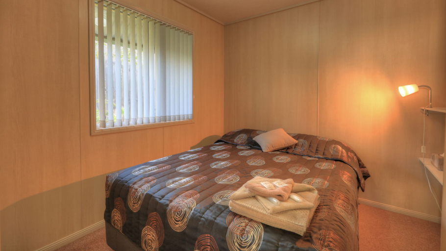 Bedroom, Pepper Tree Cabins, Kingaroy