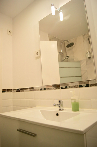 Bathroom 3, Oh Madrid Mayor Square, Madrid