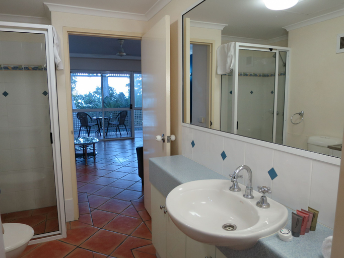 Bathroom 4, Marlin Waters, Cairns
