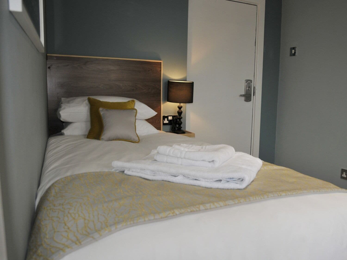 Bedroom 2, The Coach Hotel, Warwickshire