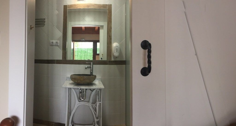 Bathroom, Albergue La Cala, Cantabria
