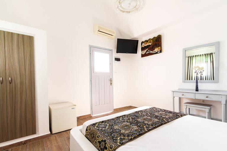Bedroom 4, Villa Iliovasilema Santorini, South Aegean