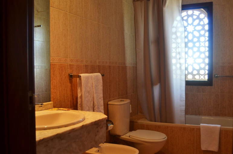 Bathroom 4, Hotel Reyes Ziríes, Granada
