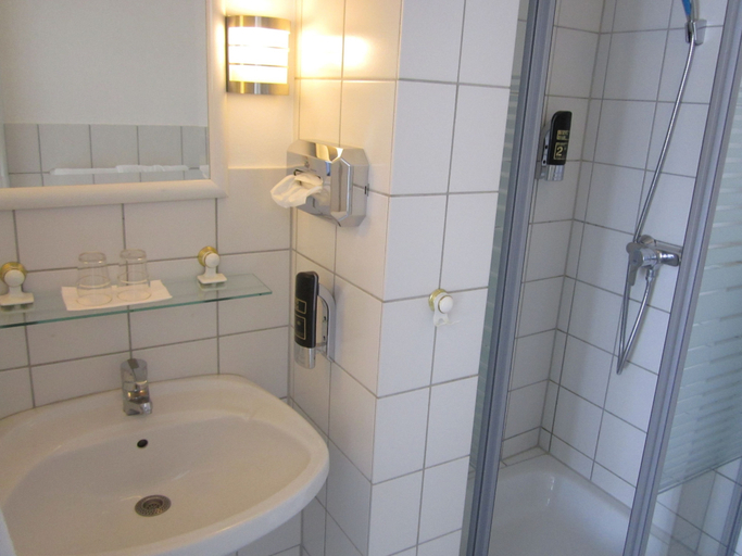 Bathroom 5, Hotel City Kräme am Römer, Frankfurt am Main
