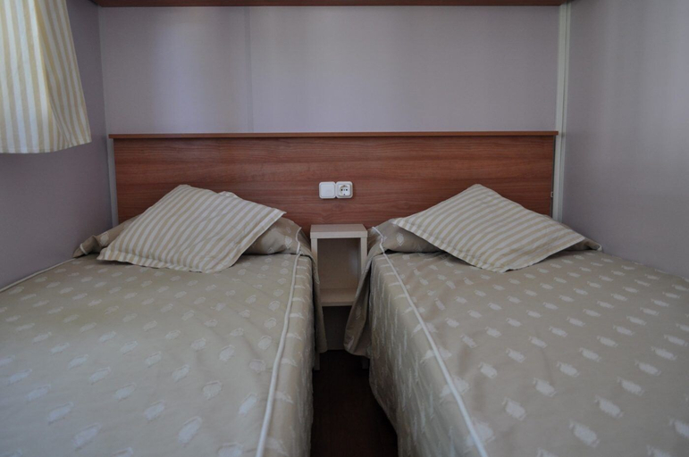 Bedroom 2, Camping Resort & Bungalow Park Mas Patoxas, Girona