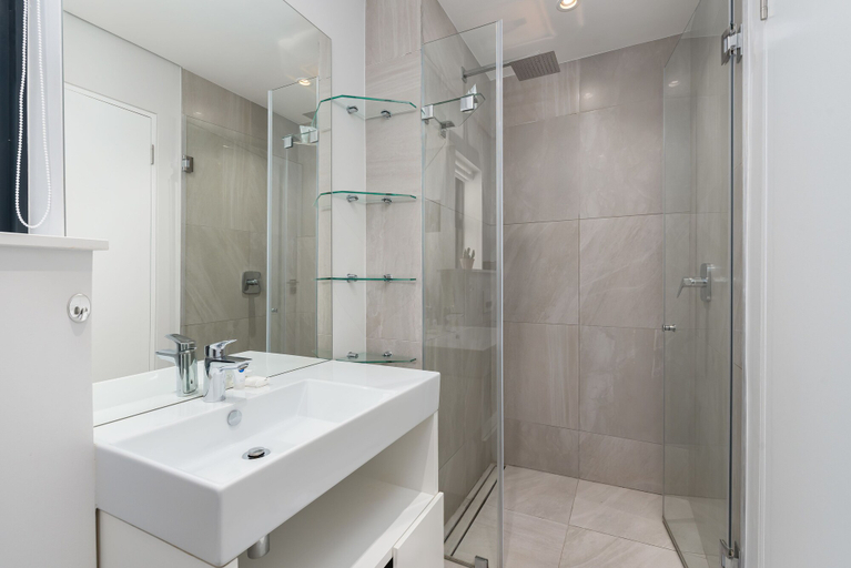 Bathroom 4, Nineons 3A, City of Cape Town