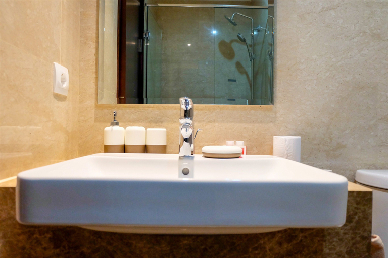 Bathroom 5, Exclusive Studio Apartment at Menteng Park By Travelio, Jakarta Pusat