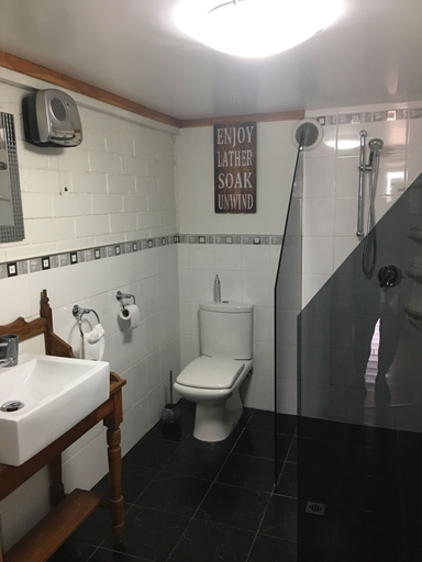 Bathroom 3, The Workshops Clyde Accommodation, Central Otago