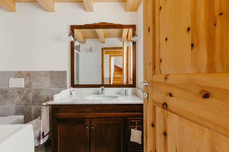 Bathroom, Baita Cavecia, Trento