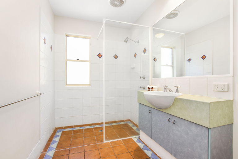 Bathroom 4, Lennox Beach Resort, Ballina