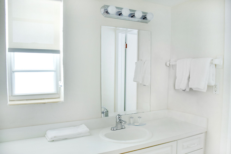 Bathroom 4, Coral Reef at Key Biscayne, Miami-Dade