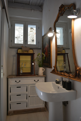 Bathroom 5, Le Stanze del Cardinale, Pavia