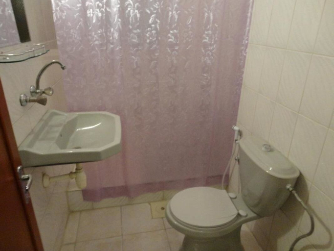 Bathroom 4, Kahramana Hotel, Amman