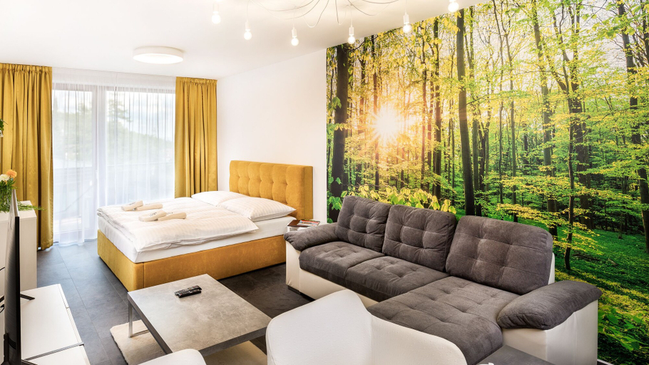 Bedroom 3, Hrebienok Resort Hotel, Poprad